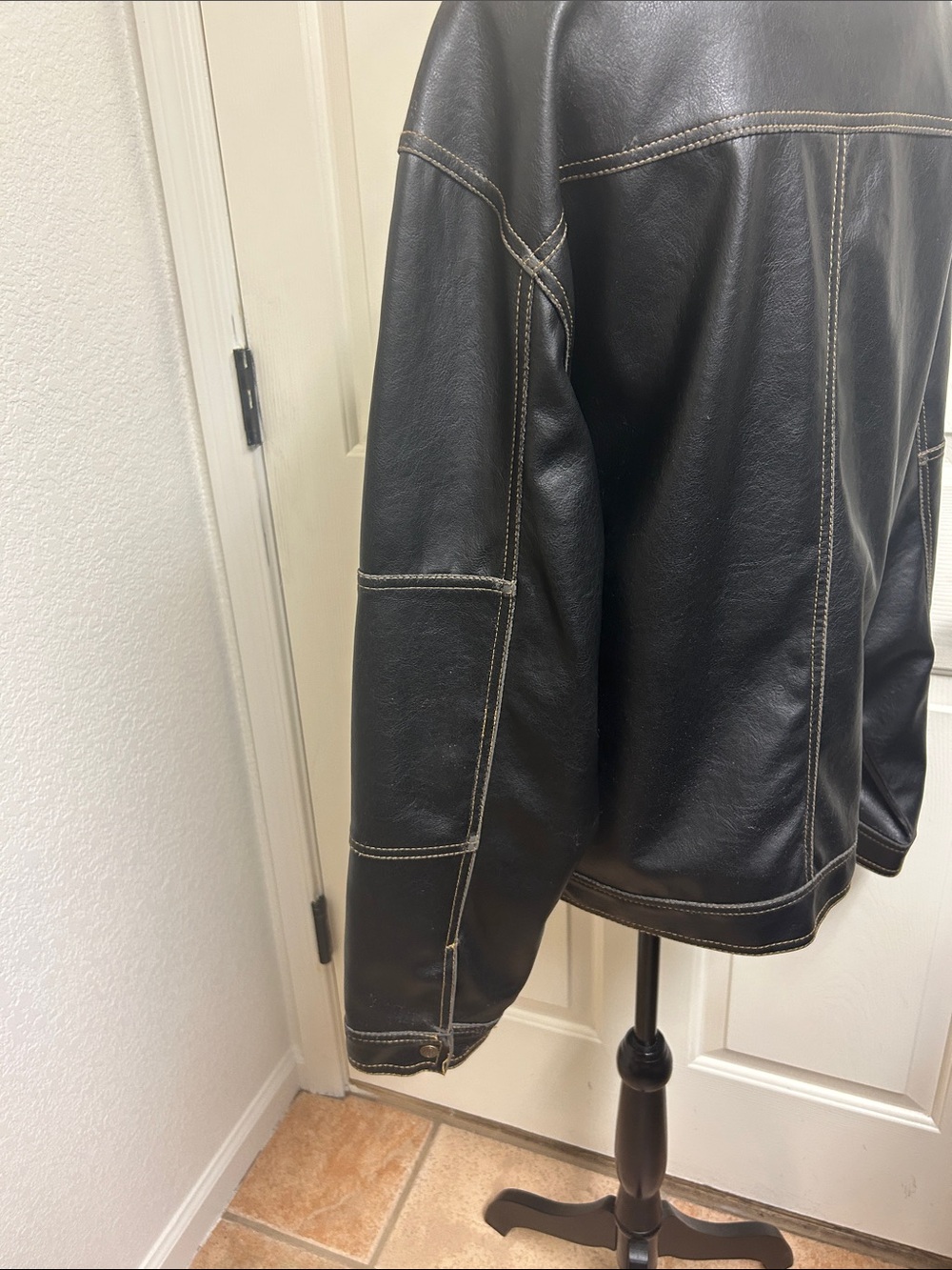 PX Genuine black jacket featuring a minimalist café racer aesthetic. Large - Picture 6 of 13
